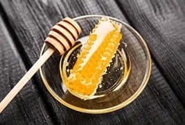Miere naturală, bogată în vitamine și minerale antioxidante